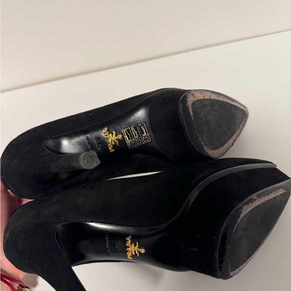 Prada black pointed toe suede heels - Picture 7 of 8